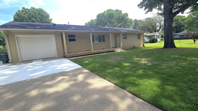 2122 W Lawson St in Fayetteville, AR - Building Photo - Building Photo