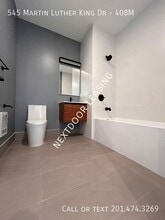 545 M.L.K. Drive in Jersey City, NJ - Foto de edificio - Building Photo