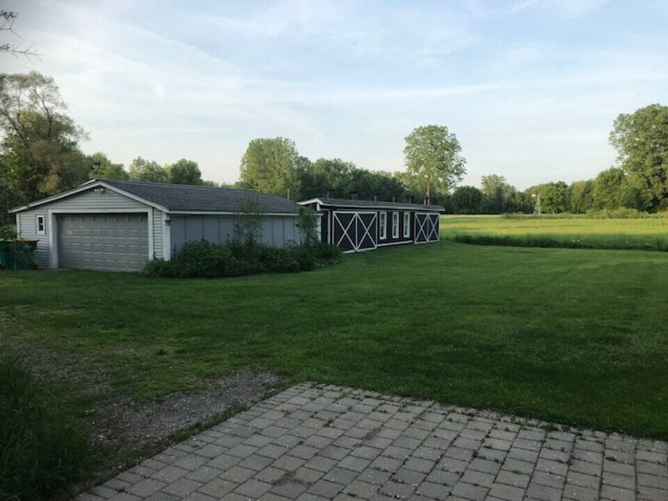 60080 Bates Rd in New Haven, MI - Building Photo