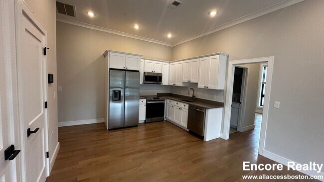 16-18 Highgate St in Boston, MA - Building Photo - Building Photo