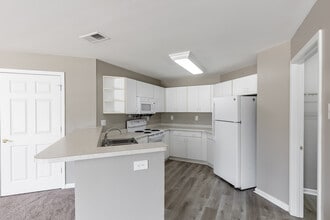 Mews Apartments in Loganville, GA - Foto de edificio - Interior Photo