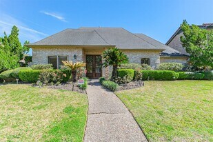 1715 Woodland Park Dr in Houston, TX - Building Photo