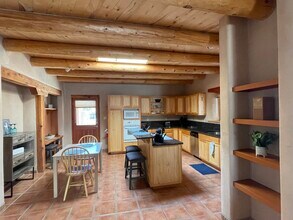 413 Valverde St in Taos, NM - Building Photo - Building Photo