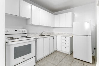 230 Nipigon St in Oshawa, ON - Building Photo - Interior Photo