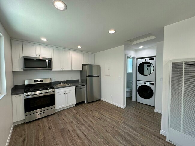 2943 9th Ave, Unit 1/2 in Los Angeles, CA - Building Photo - Building Photo