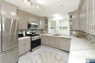721 Hamburg Tpke in Wayne, NJ - Building Photo - Building Photo