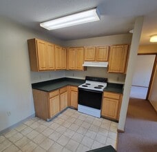 The Meadows Apartments in Oelwein, IA - Foto de edificio - Building Photo