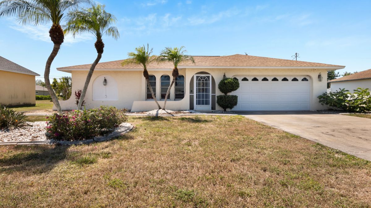 2310 SE 8th Ave in Cape Coral, FL - Building Photo