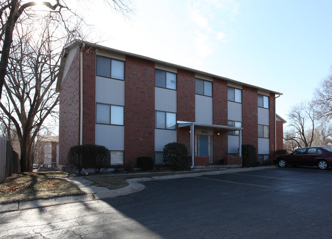 9523-9537 Noland Rd in Lenexa, KS - Foto de edificio - Building Photo