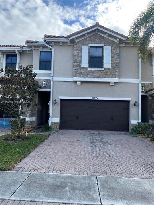 9614 Waterview Way in Parkland, FL - Foto de edificio