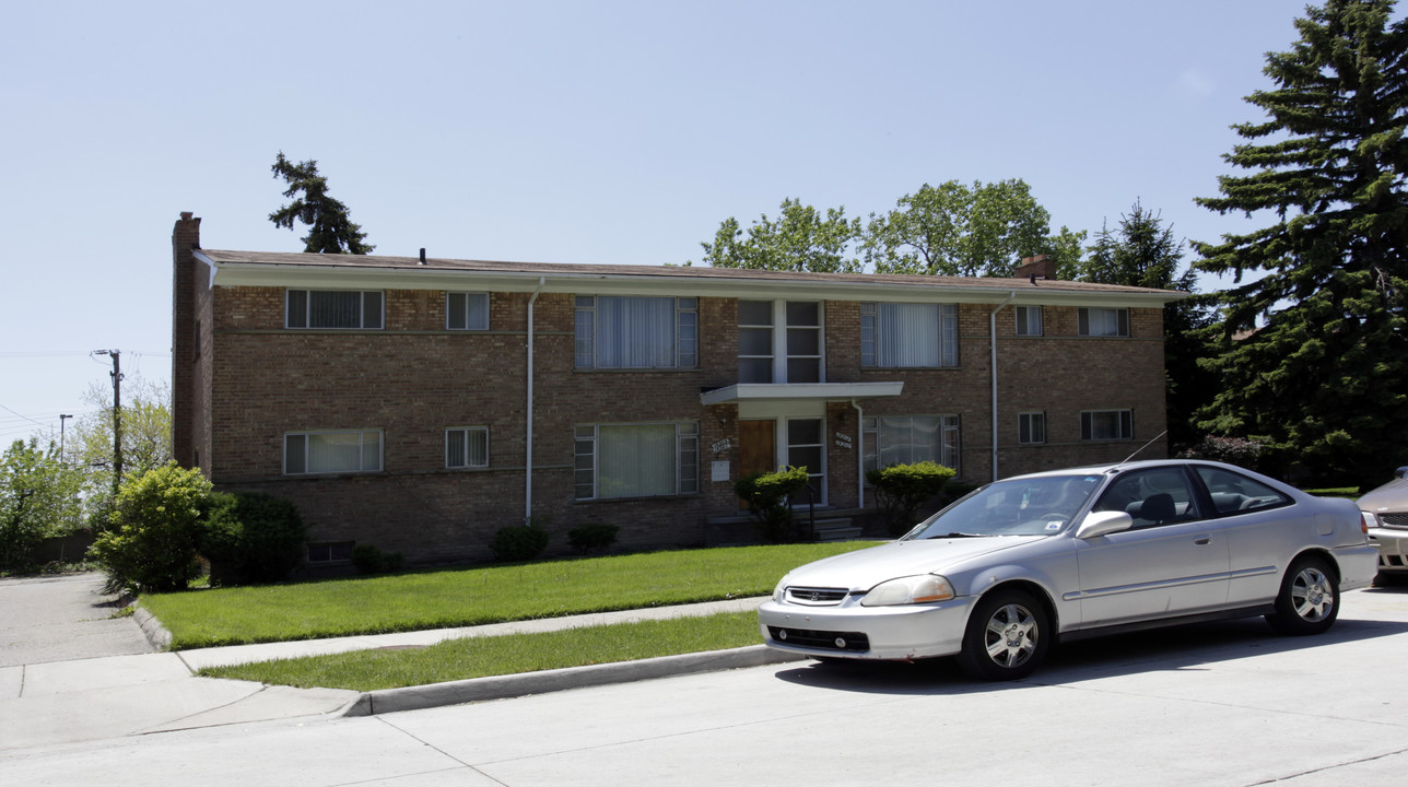 Millers Garden in Oak Park, MI - Building Photo