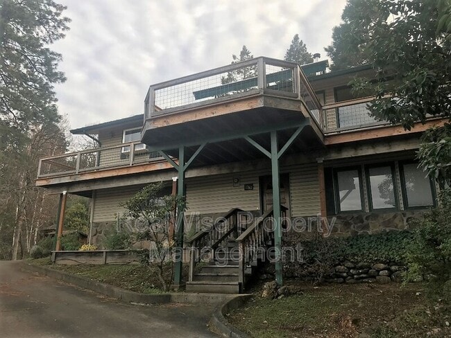 property at 1780 Crestview Dr