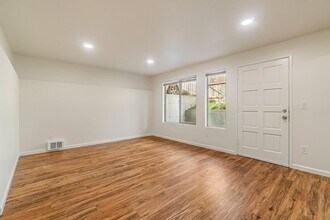 4513 Fremont Ave N in Seattle, WA - Building Photo - Building Photo