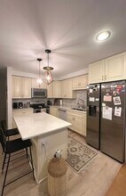 1935 Tanglewood Dr in Glenview, IL - Building Photo - Building Photo