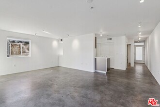 5806 Waring Ave in Los Angeles, CA - Building Photo - Building Photo