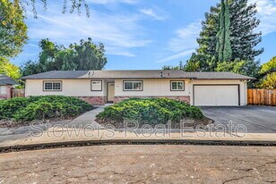 925 St Louis Ct in Concord, CA - Building Photo