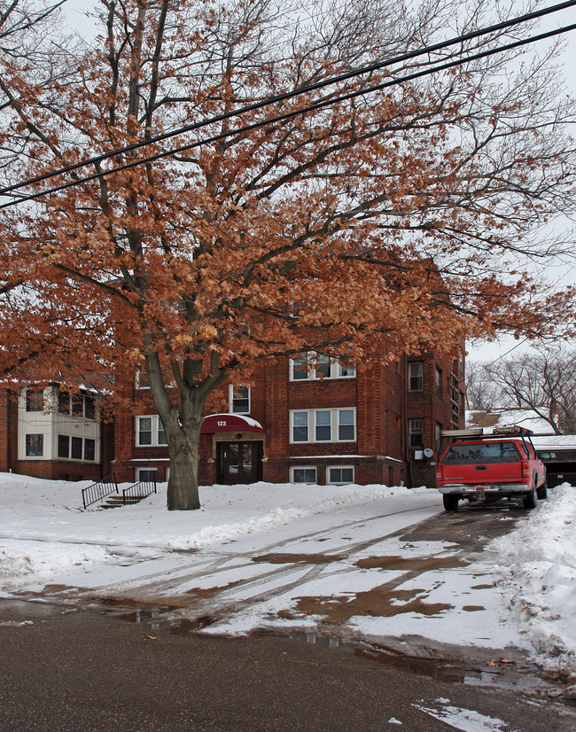 123 N Portage Path in Akron, OH - Building Photo - Building Photo