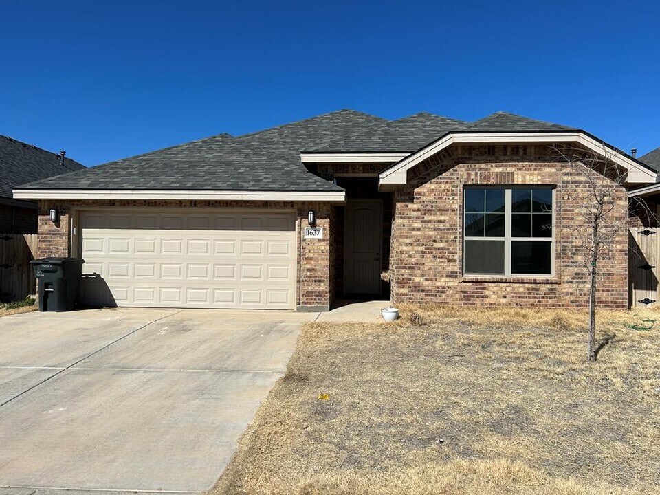 1637 Twin Falls Dr in Odessa, TX - Building Photo