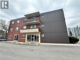 105 Tia Dr in Hamilton, ON - Building Photo