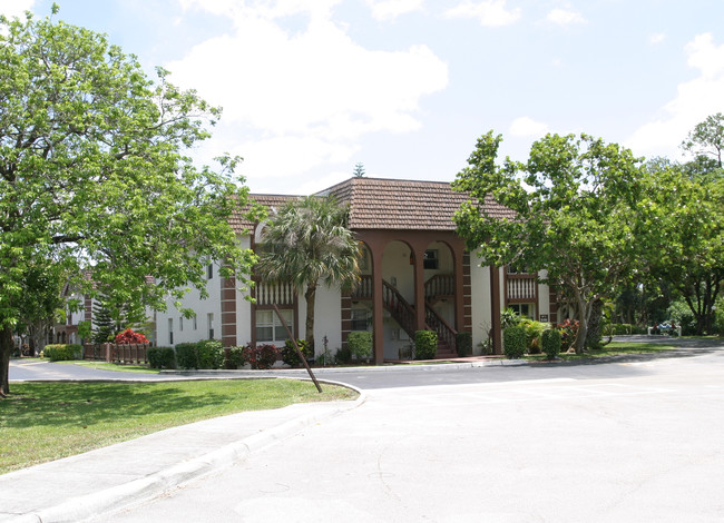 Fountain Apartments in Tamarac, FL - Building Photo - Building Photo