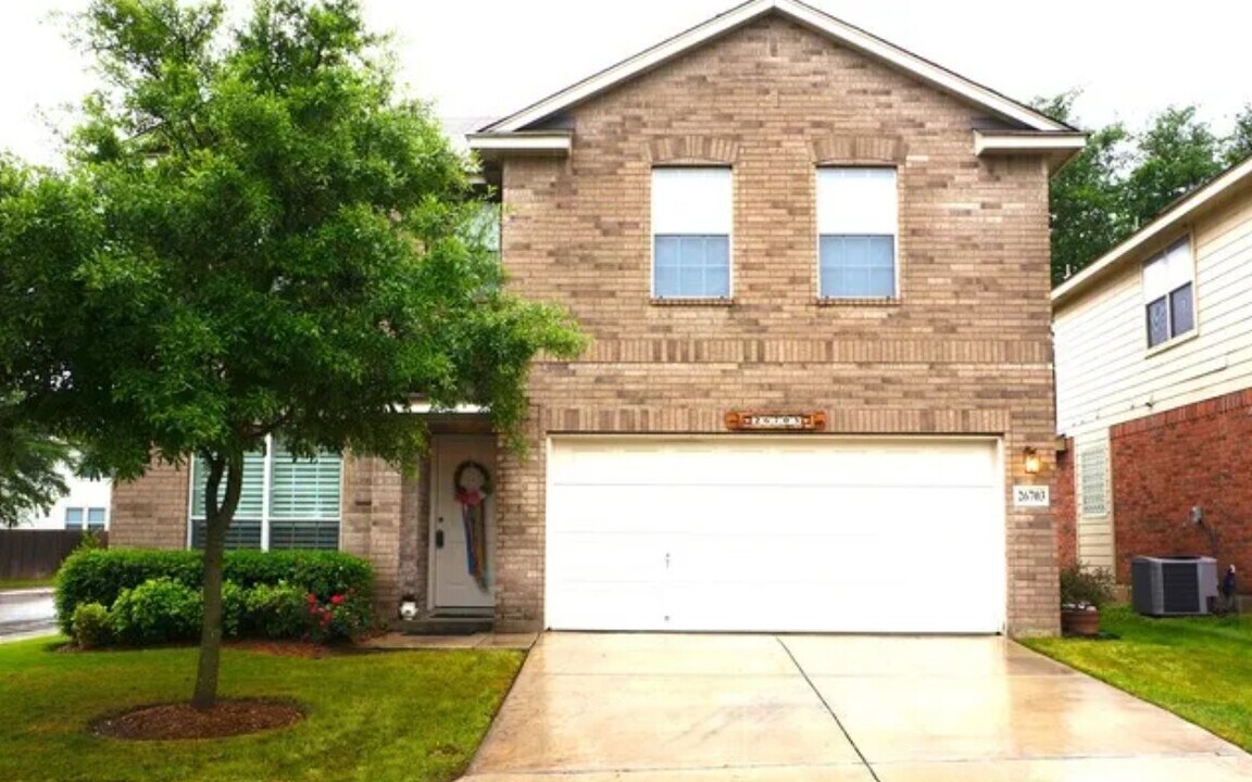 26703 Redstone Hl in San Antonio, TX - Foto de edificio