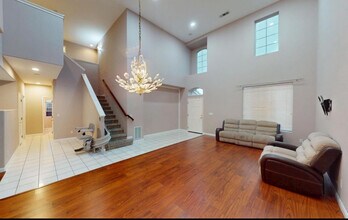 2638 E Skyview Ave in Fresno, CA - Building Photo - Building Photo