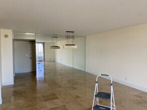 2500 Parkview Dr, Unit 7th floor in Hallandale Beach, FL - Foto de edificio - Building Photo