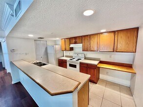 9905 Westwood Dr in Tamarac, FL - Building Photo - Building Photo