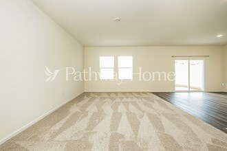 1058 Large Poppy Dr in La Vergne, TN - Building Photo - Building Photo