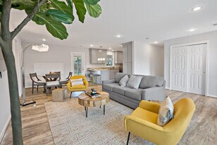 6532 Summerton Way in Springfield, VA - Building Photo