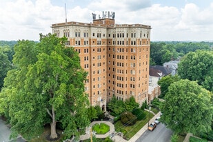 Commodore Condominiums in Louisville, KY - Building Photo