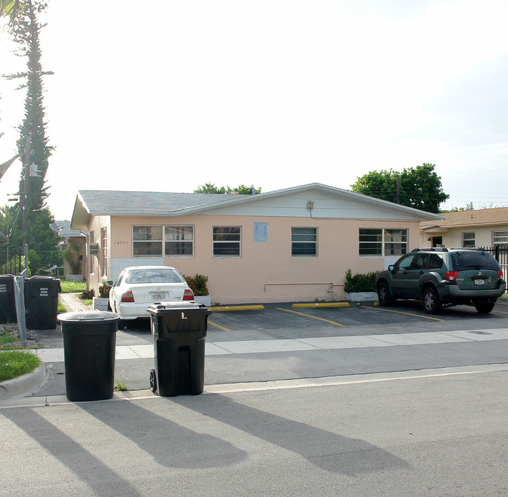 15991 NE 18 Pl in Miami, FL - Building Photo