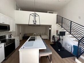 12206 Falkirk Ln in Los Angeles, CA - Building Photo - Building Photo