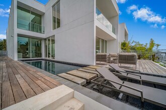 1011 W 48th St in Miami Beach, FL - Building Photo - Building Photo