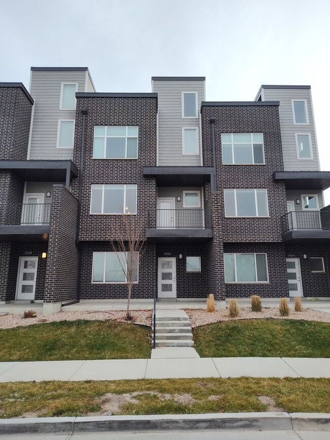 property at 3562 Blue Tee Ln