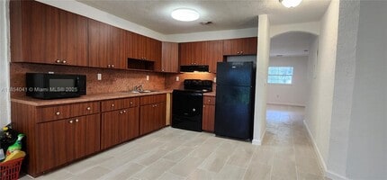 10380 NW 10th Ave in Miami, FL - Building Photo - Building Photo