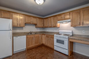 ABBINGTON AT THE PARK in Alliance, OH - Building Photo