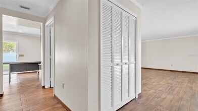 2430 Falcon Ln in Palm Harbor, FL - Building Photo - Building Photo