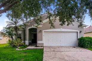 1915 Sedgefield St in Brandon, FL - Building Photo