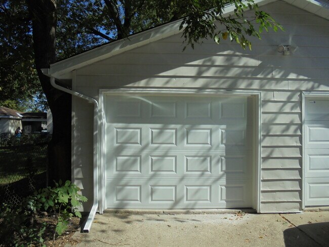 1808 W Ridgeland Ave in Waukegan, IL - Building Photo - Building Photo