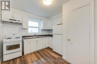 2905 St Clair Ave E in Toronto, ON - Building Photo - Building Photo