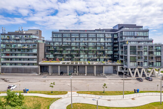 Queensway Park Condos in Toronto, ON - Building Photo - Building Photo