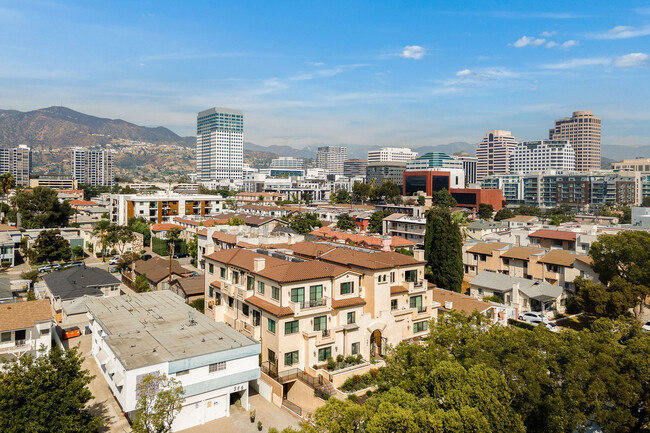 361 Myrtle St, Unit 204 in Glendale, CA - Foto de edificio - Building Photo