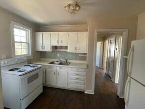 712 Georgia Ave in Glennville, GA - Building Photo - Building Photo