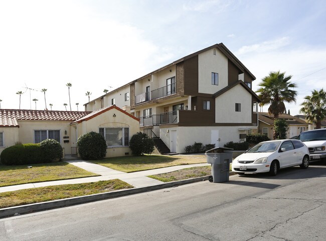 732 W Dryden St in Glendale, CA - Foto de edificio - Building Photo