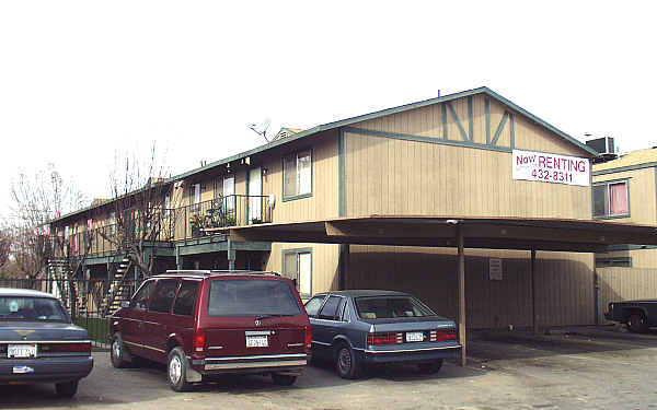 Sunnyside Gardens in Fresno, CA - Building Photo - Building Photo