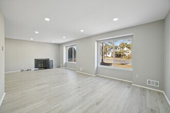 11 Freedom Ct in Montville, NJ - Foto de edificio - Building Photo