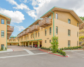 The Quarry Apartments in La Mesa, CA - Foto de edificio - Building Photo