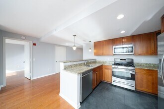700 Grove St in Jersey City, NJ - Building Photo - Building Photo