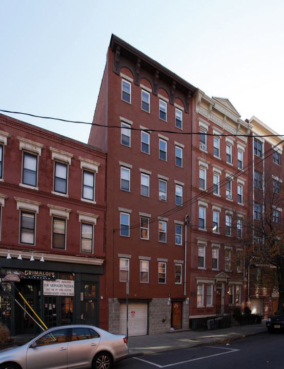 131 Clinton St in Hoboken, NJ - Building Photo